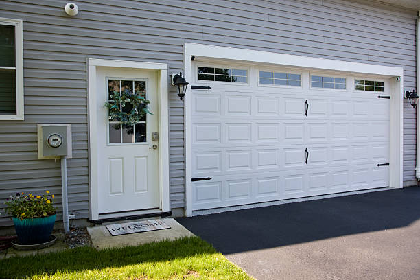 24/7 Emergency Garage Door Panel Replacement experts in Amherst, OH